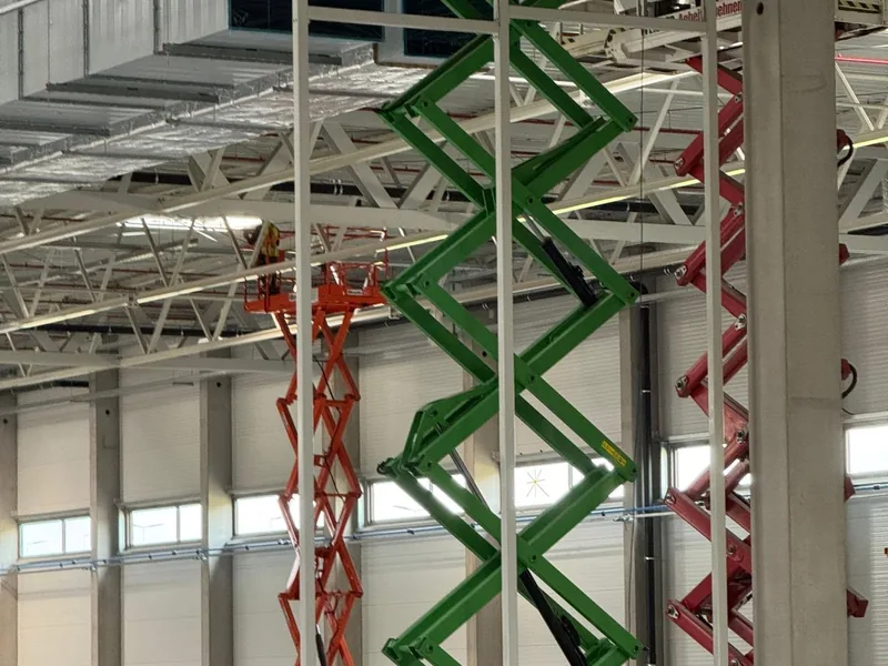Steel structure installation — Berlin, Germany