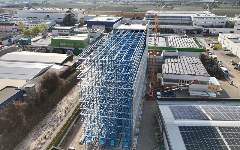 FE-NAL clad-rack warehouse installation seen from above