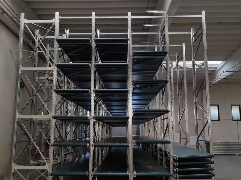 Racking assembly and installation — Treviso, Italy