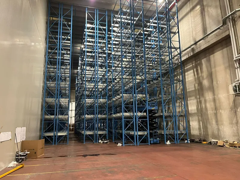 High-bay pallet racking installation — Varese, Italy