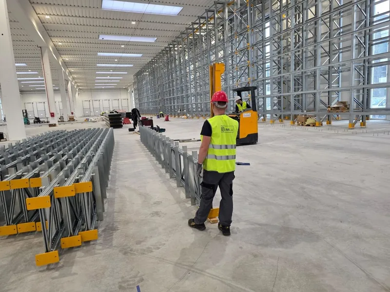 Warehouse racking installation — Vicenza, Italy